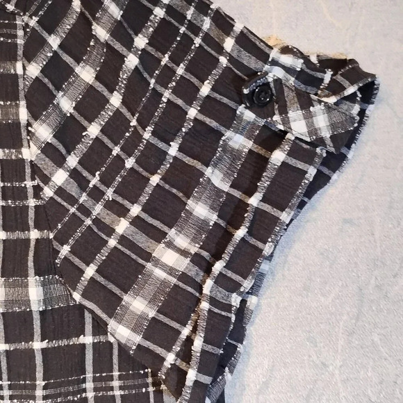 Christopher & Banks Black & White Short Sleeve Buttoned Shirt in Size XL. - Picture 5 of 10